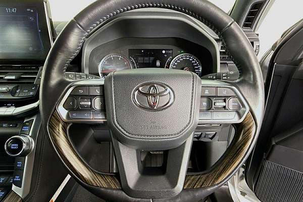 2022 Toyota Landcruiser Sahara FJA300R