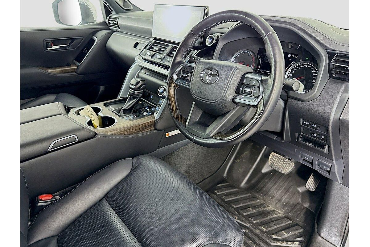 2022 Toyota Landcruiser Sahara FJA300R