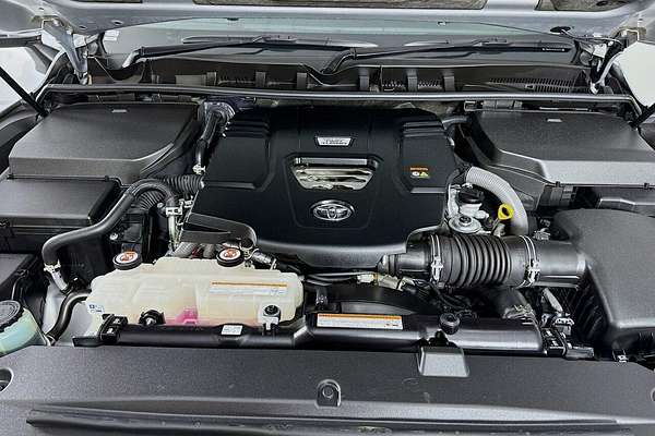 2022 Toyota Landcruiser Sahara FJA300R