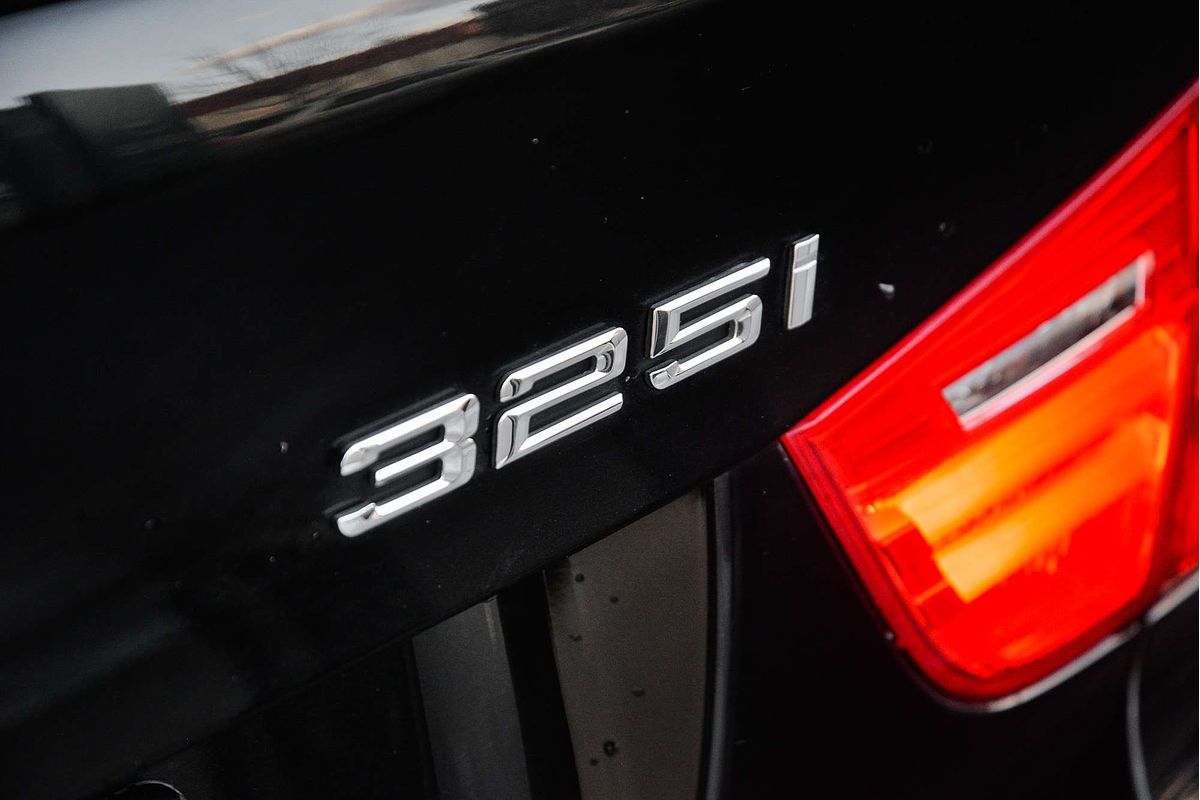 2011 BMW 3 Series 325i Exclusive Innovations E90