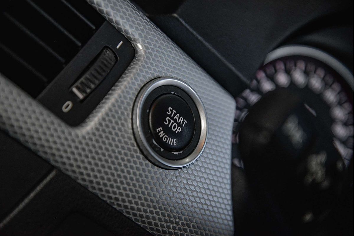 2011 BMW 3 Series 325i Exclusive Innovations E90