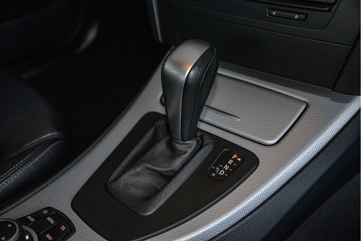 2011 BMW 3 Series 325i Exclusive Innovations E90