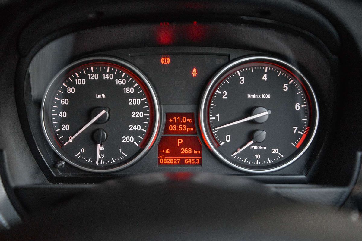 2011 BMW 3 Series 325i Exclusive Innovations E90