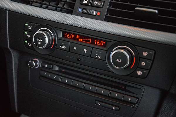 2011 BMW 3 Series 325i Exclusive Innovations E90