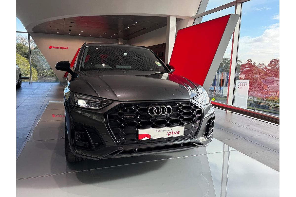 2025 Audi Q5 55 TFSI e S line FY