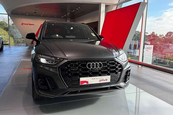 2025 Audi Q5 55 TFSI e S line FY