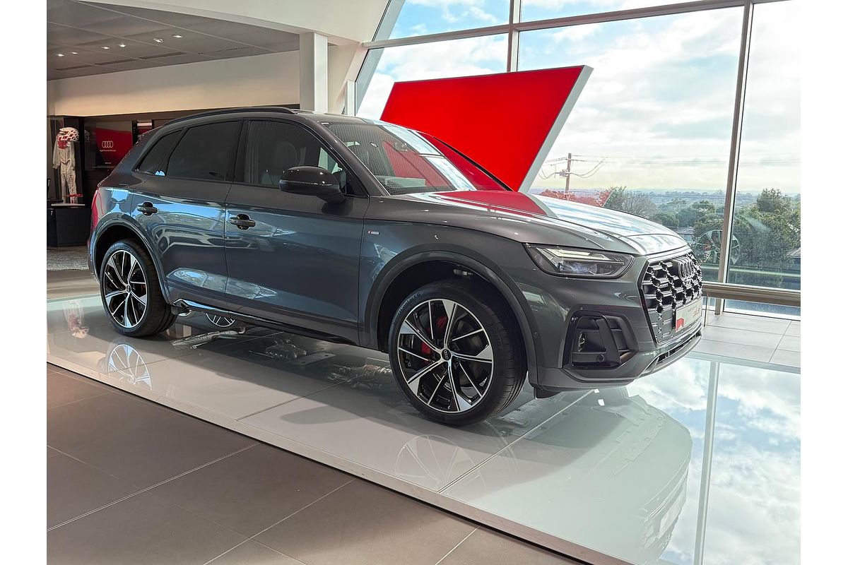 2025 Audi Q5 55 TFSI e S line FY