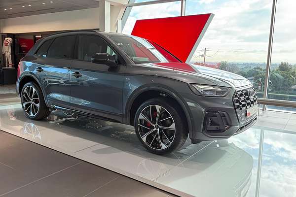 2025 Audi Q5 55 TFSI e S line FY
