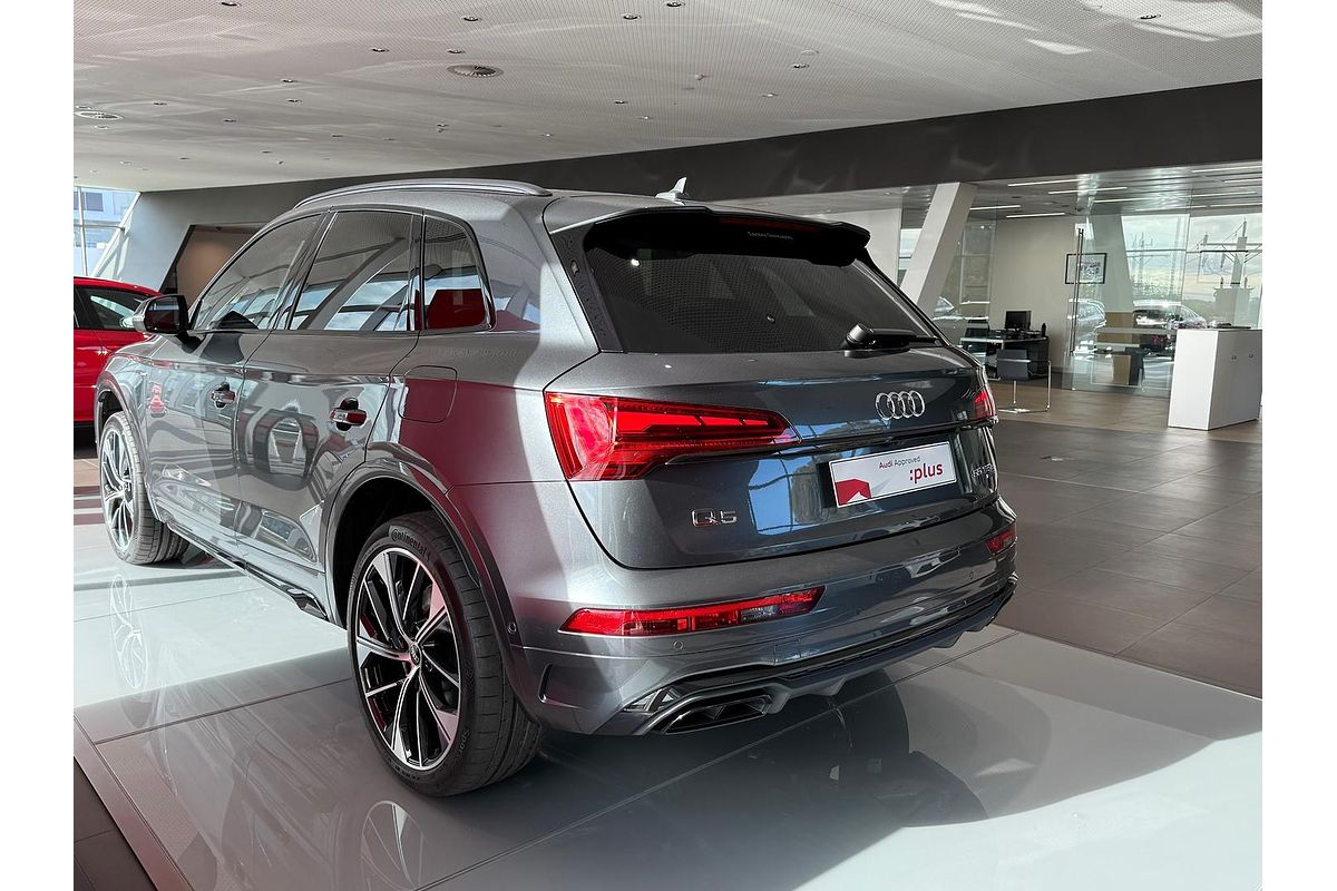 2025 Audi Q5 55 TFSI e S line FY