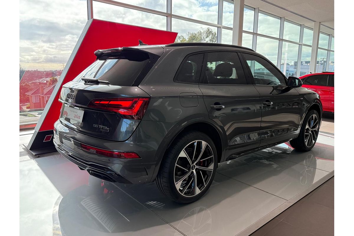 2025 Audi Q5 55 TFSI e S line FY