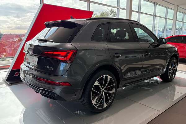 2025 Audi Q5 55 TFSI e S line FY