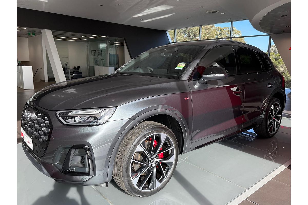 2025 Audi Q5 55 TFSI e S line FY