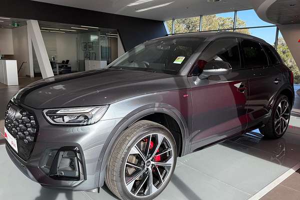 2025 Audi Q5 55 TFSI e S line FY