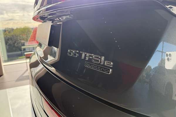 2025 Audi Q5 55 TFSI e S line FY
