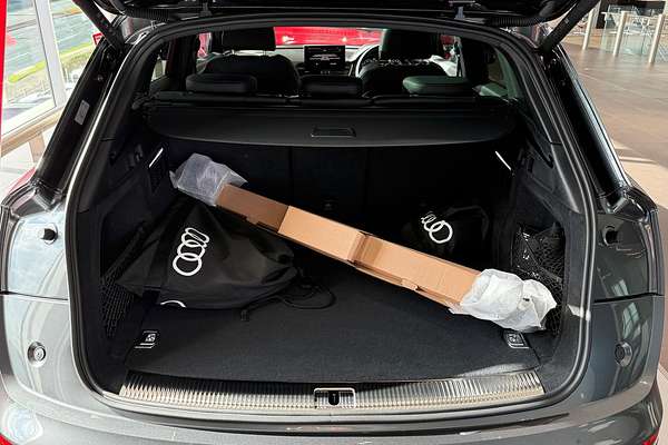 2025 Audi Q5 55 TFSI e S line FY