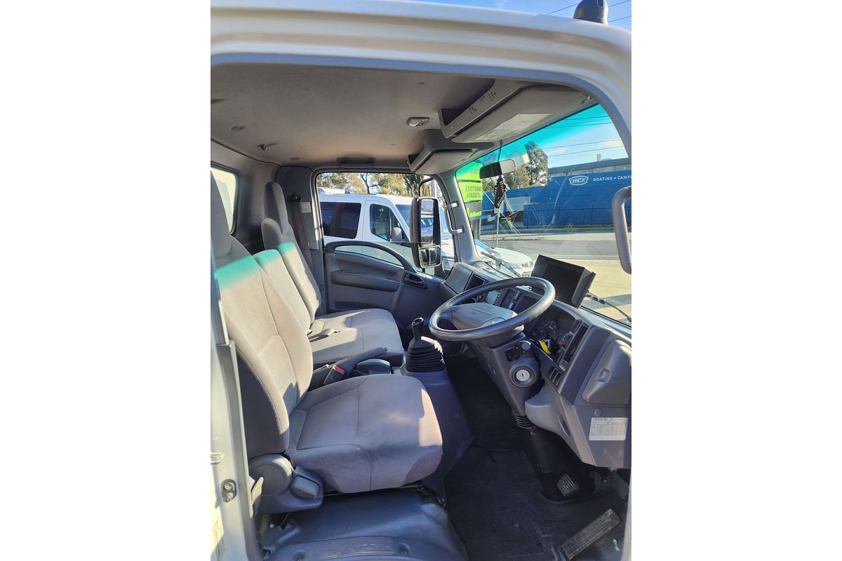 2010 Isuzu N Series NNR 200  4x2