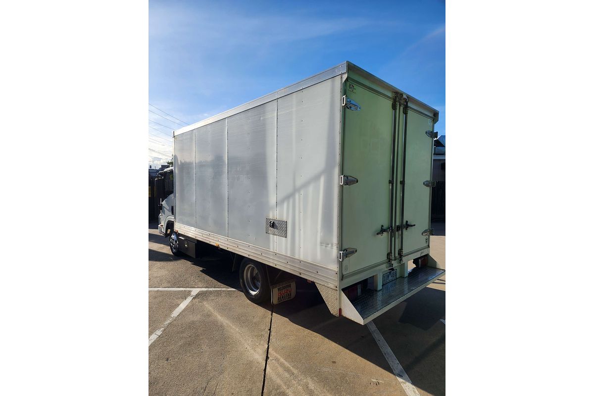 2010 Isuzu N Series NNR 200  4x2