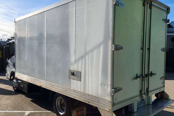 2010 Isuzu N Series NNR 200  4x2