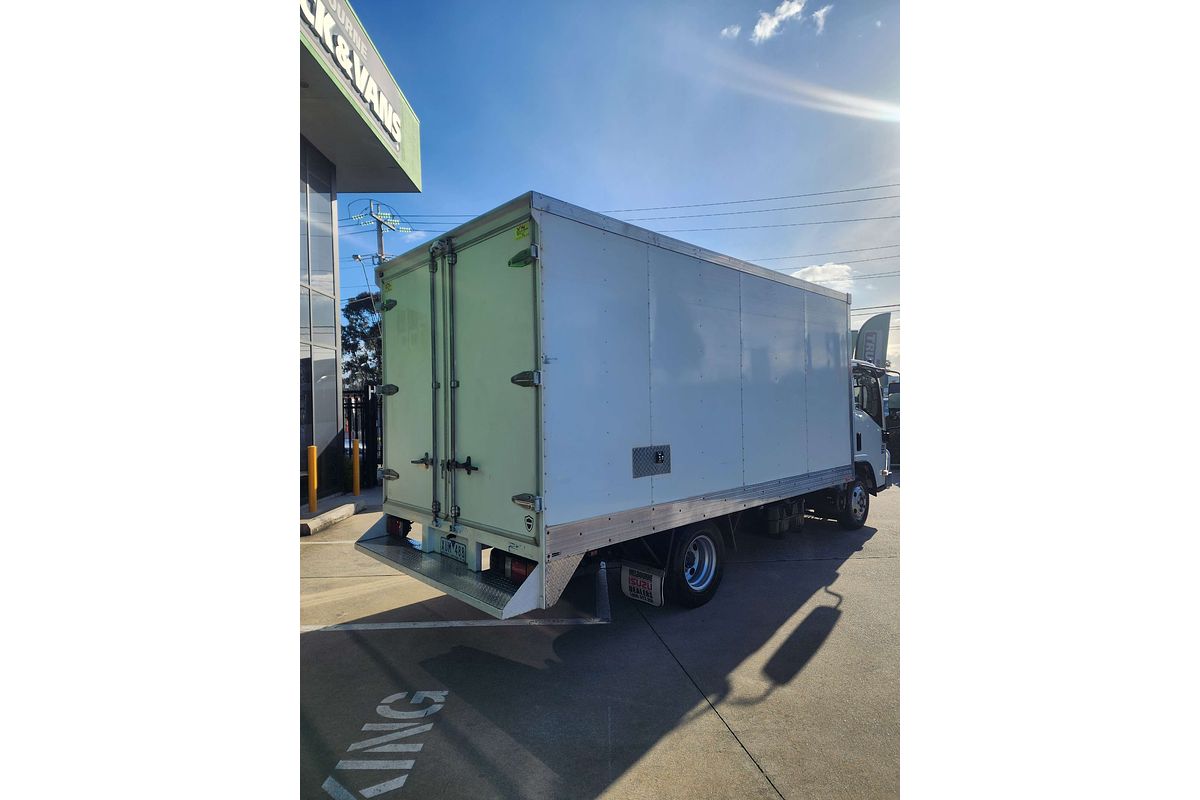 2010 Isuzu N Series NNR 200  4x2