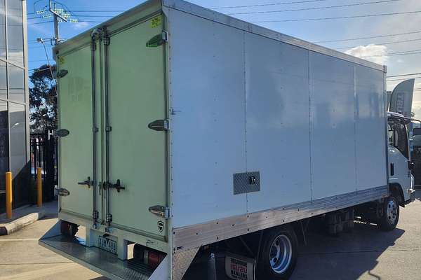 2010 Isuzu N Series NNR 200  4x2