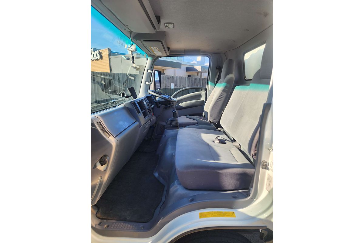 2010 Isuzu N Series NNR 200  4x2