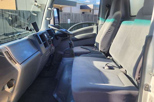 2010 Isuzu N Series NNR 200  4x2