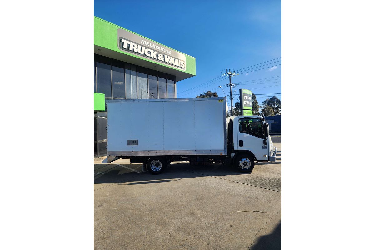 2010 Isuzu N Series NNR 200  4x2