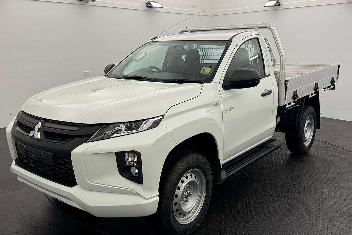 2025 Mitsubishi Triton GLX MV 4X4