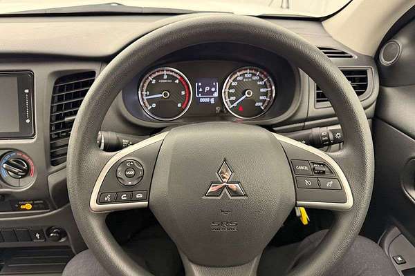 2025 Mitsubishi Triton GLX MV 4X4