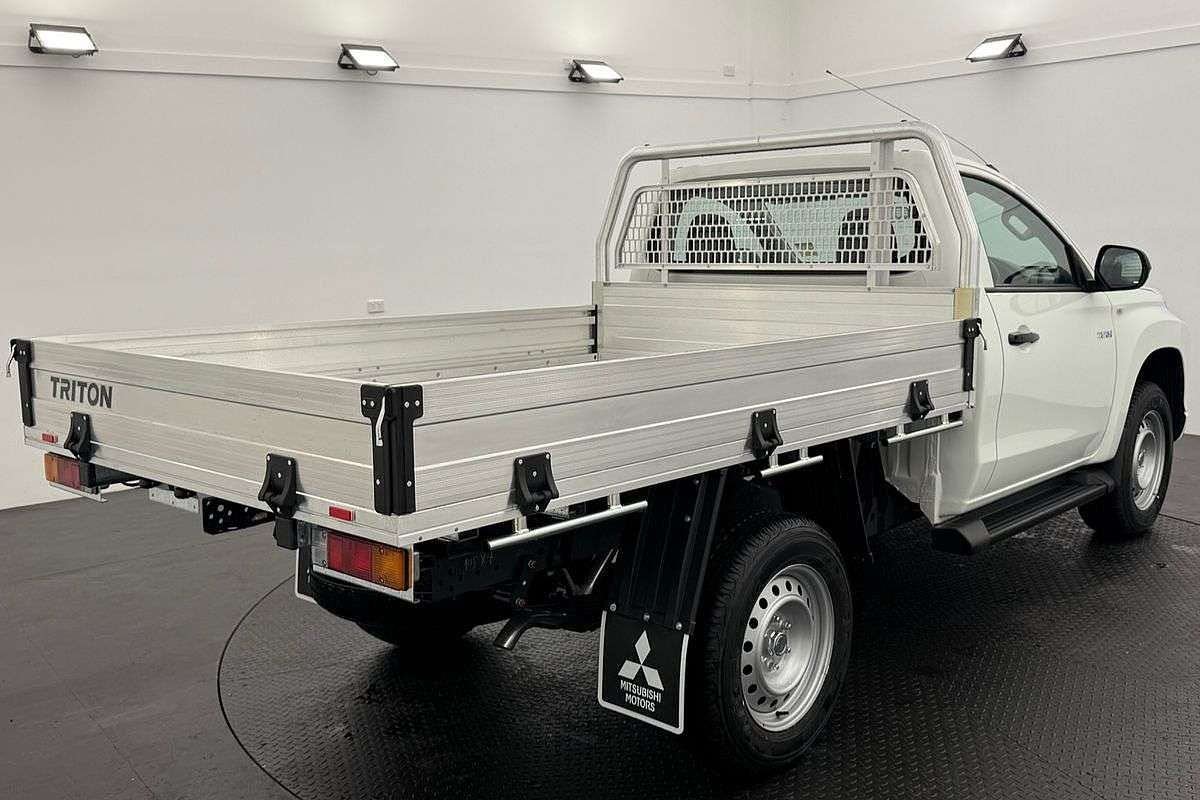 2025 Mitsubishi Triton GLX MV 4X4