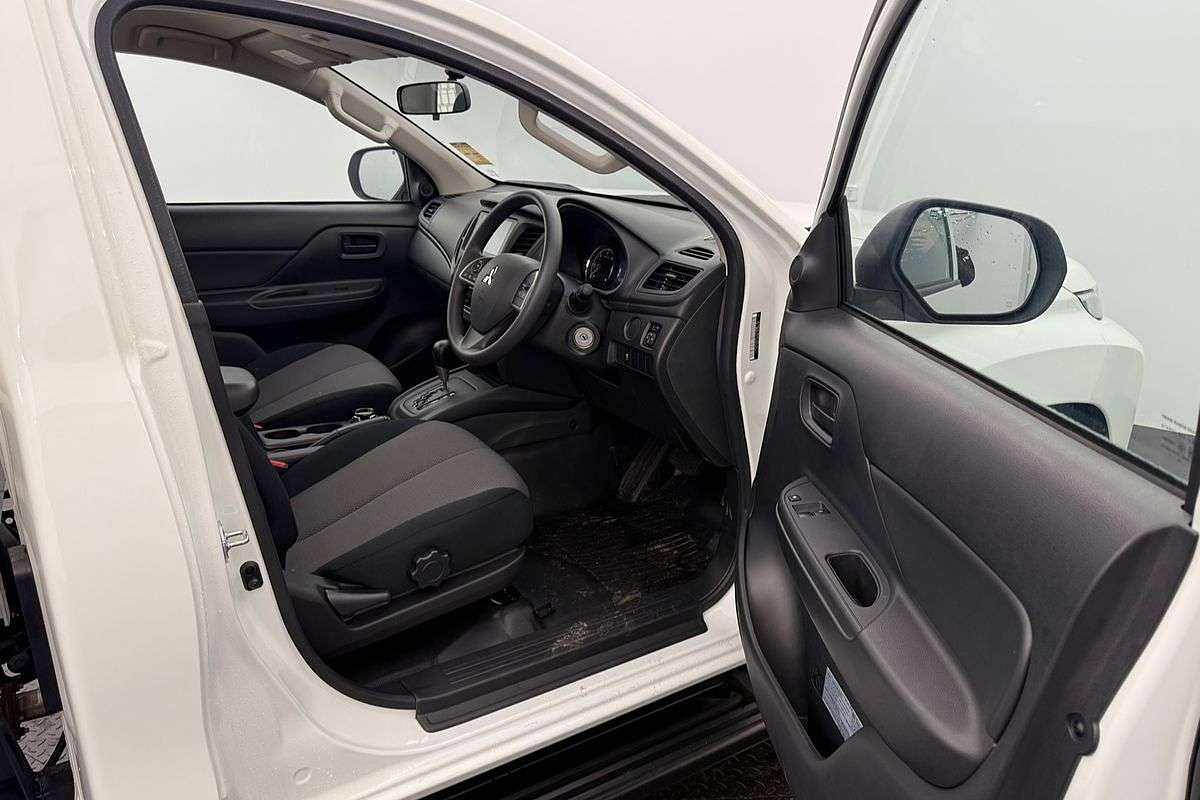 2025 Mitsubishi Triton GLX MV 4X4