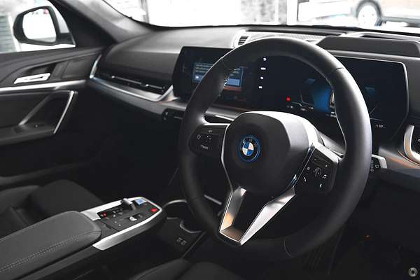 2024 BMW iX1 eDrive20 xLine U11