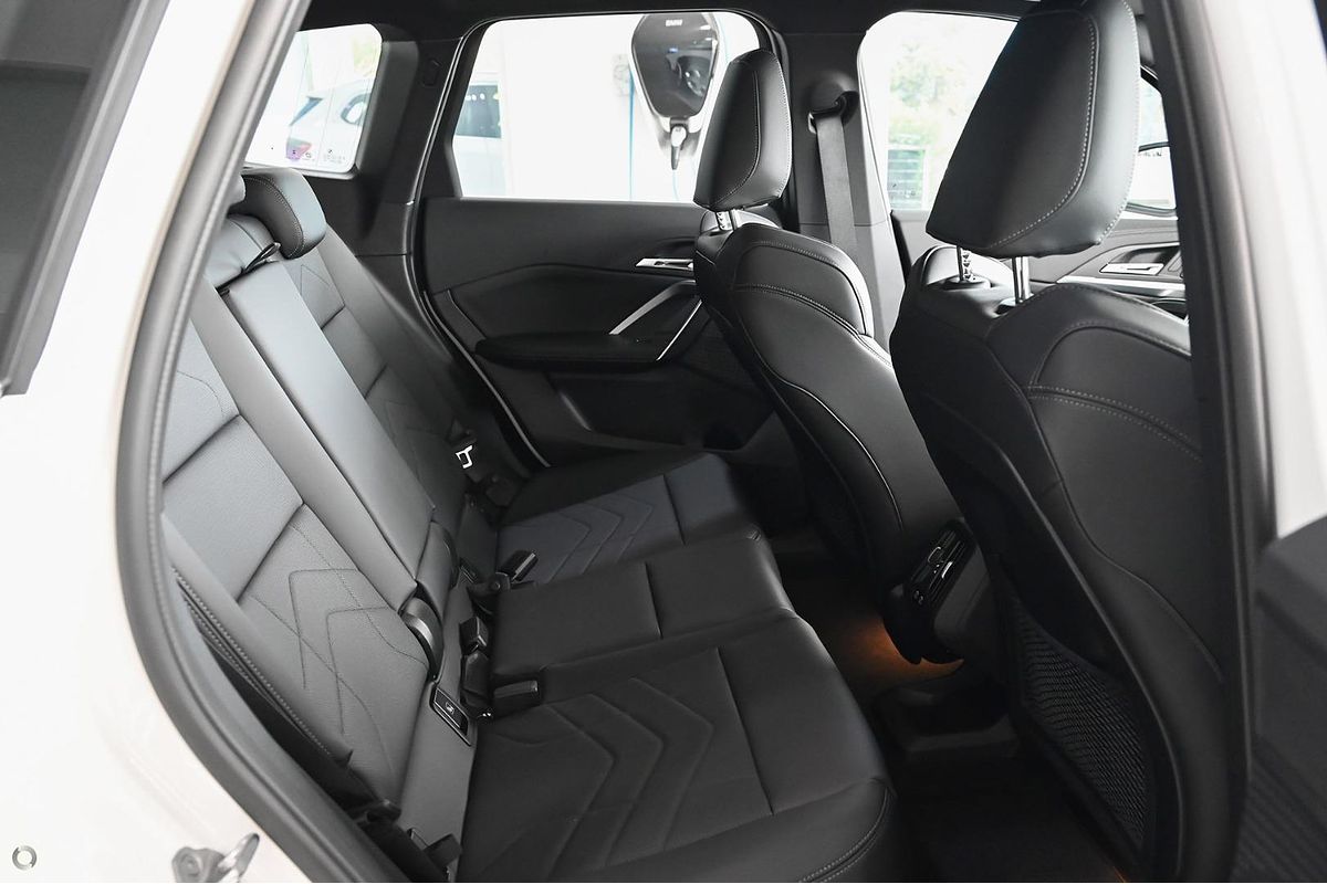 2024 BMW iX1 eDrive20 xLine U11