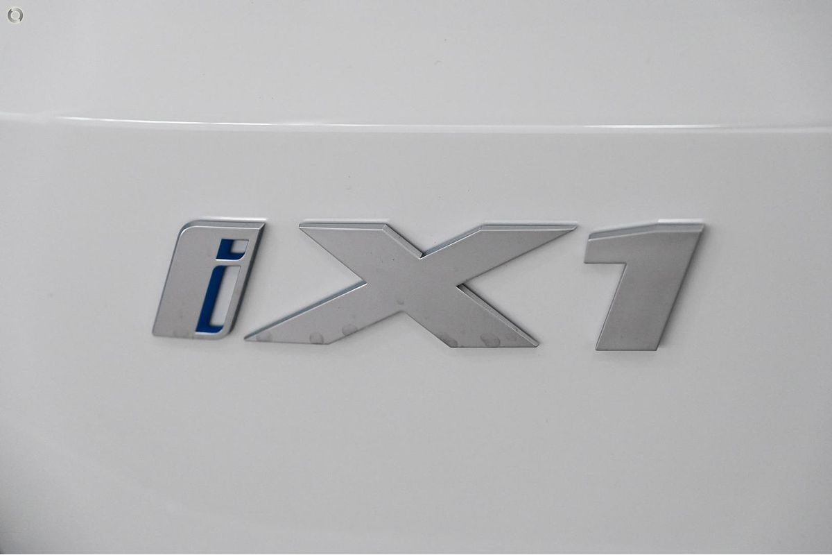 2024 BMW iX1 eDrive20 xLine U11