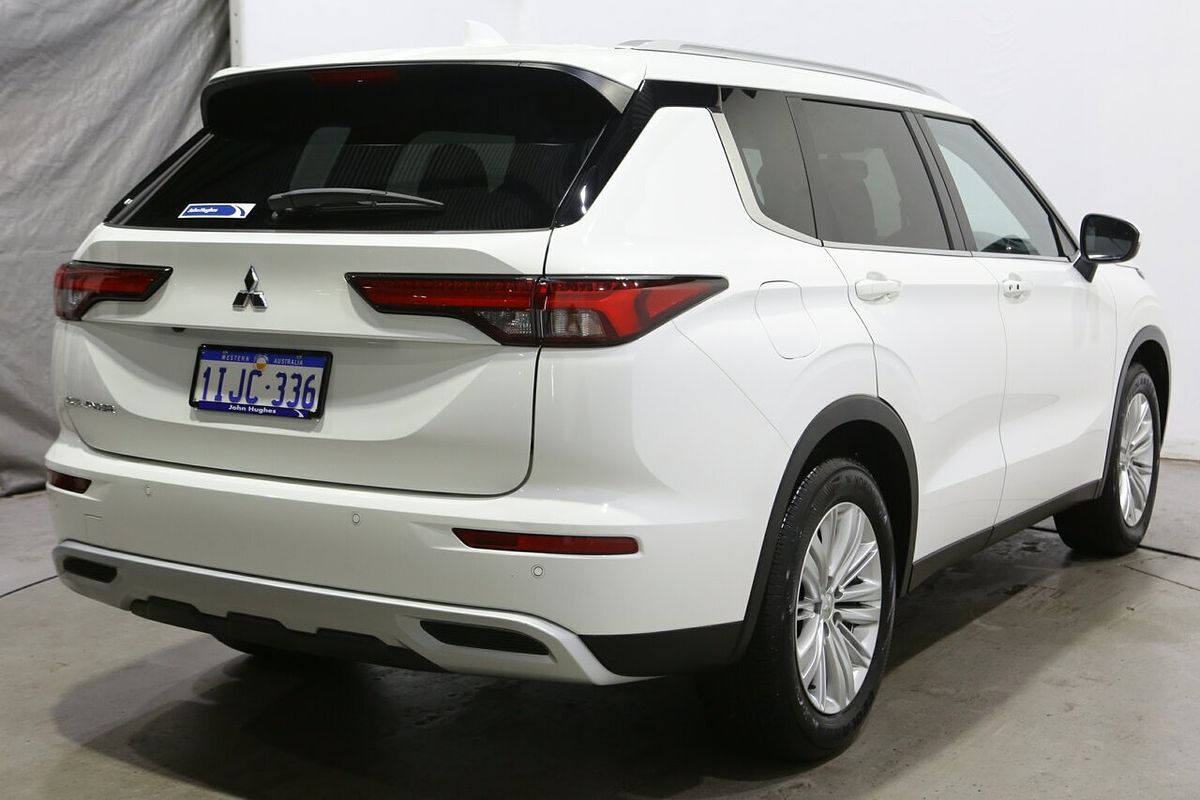 2024 Mitsubishi Outlander LS ZM