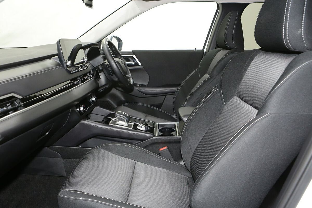 2024 Mitsubishi Outlander LS ZM