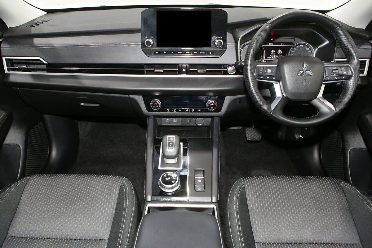 2024 Mitsubishi Outlander LS ZM