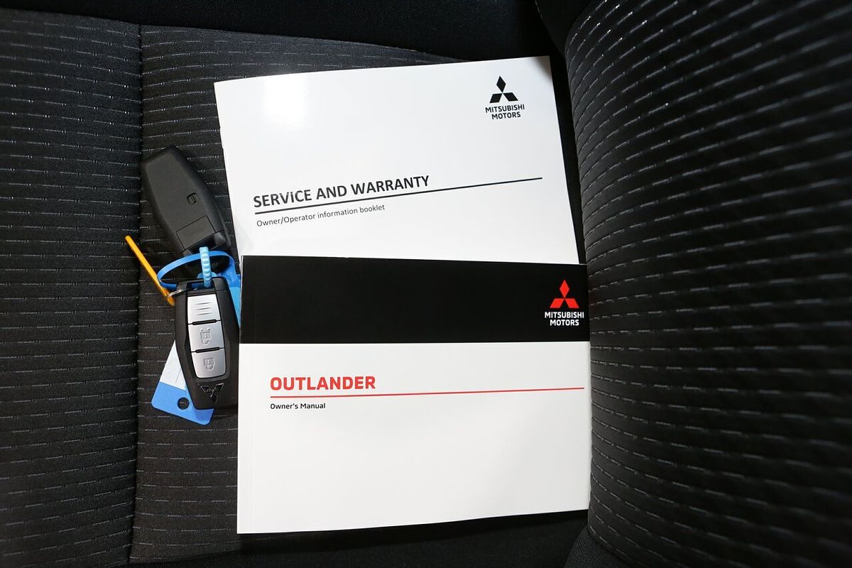 2024 Mitsubishi Outlander LS ZM
