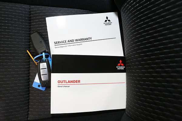 2024 Mitsubishi Outlander LS ZM