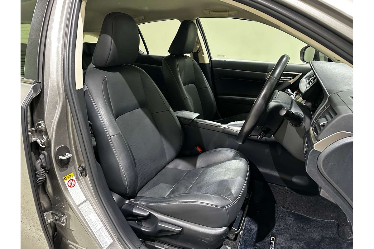 2017 Lexus CT CT200h Luxury ZWA10R