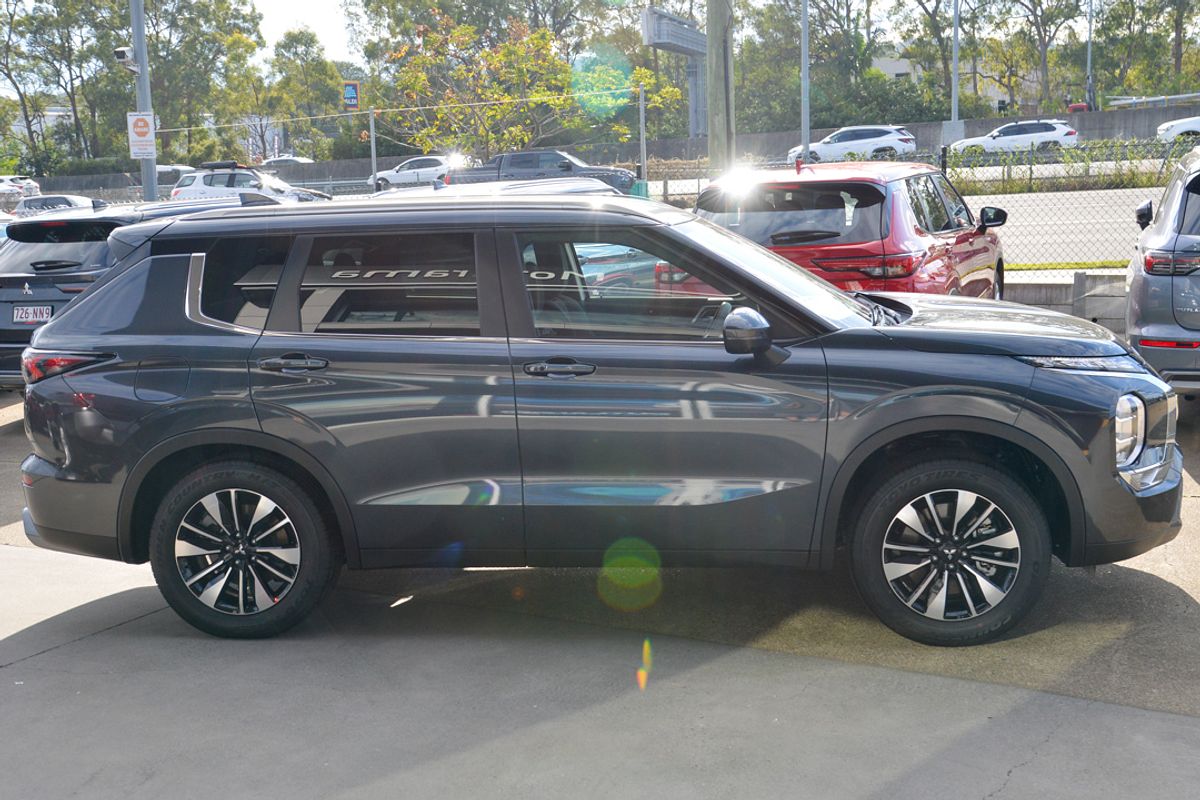 2025 Mitsubishi Outlander LS ZM