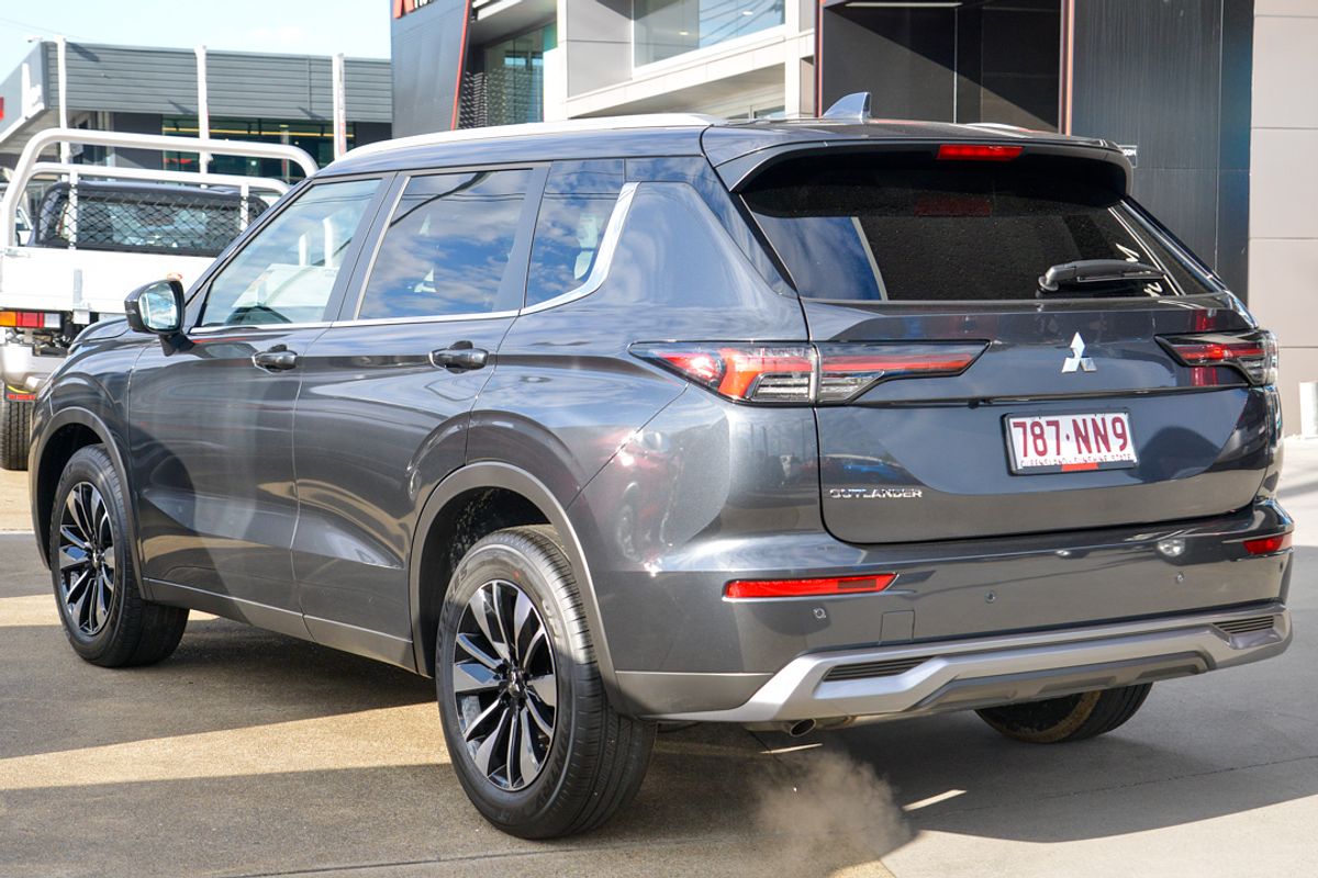 2025 Mitsubishi Outlander LS ZM