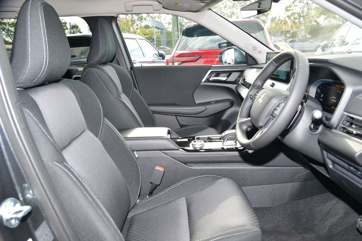 2025 Mitsubishi Outlander LS ZM