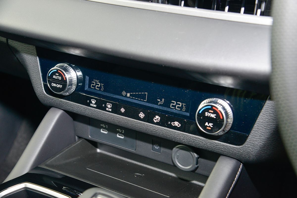 2025 Mitsubishi Outlander LS ZM