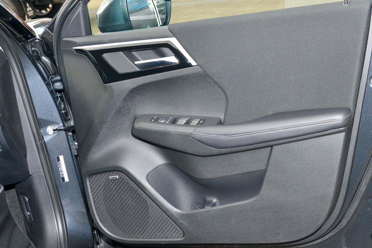 2025 Mitsubishi Outlander LS ZM