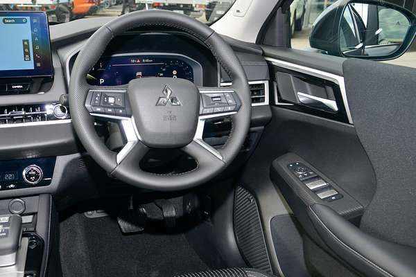 2025 Mitsubishi Outlander LS ZM