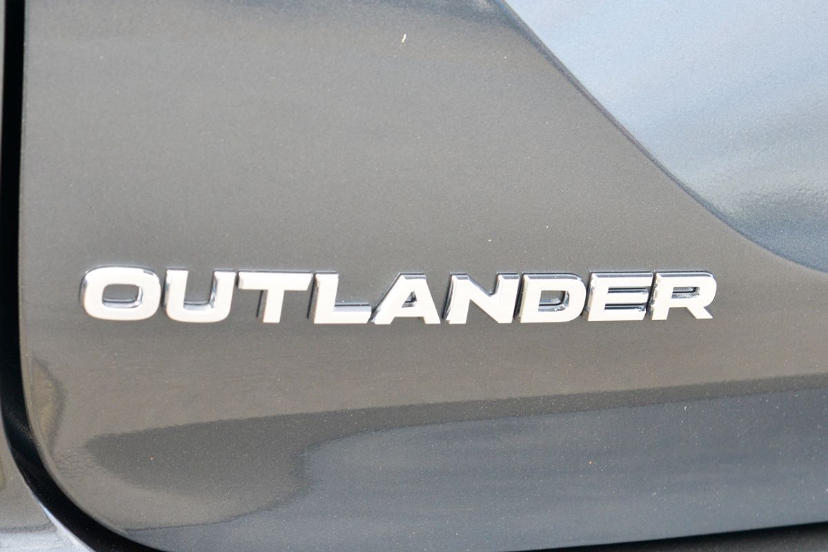 2025 Mitsubishi Outlander LS ZM