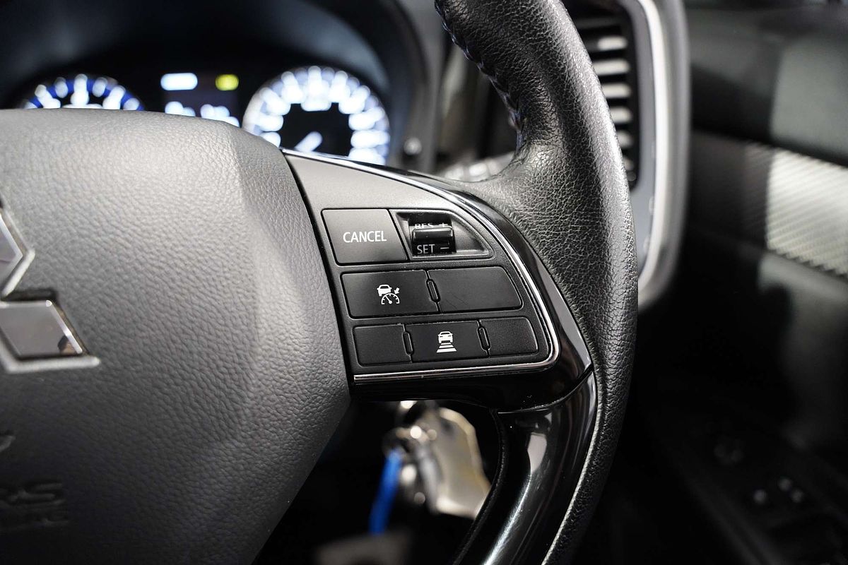 2016 Mitsubishi Outlander LS Safety Pack ZK