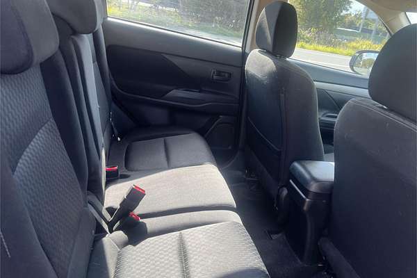 2014 Mitsubishi Outlander ES ZJ