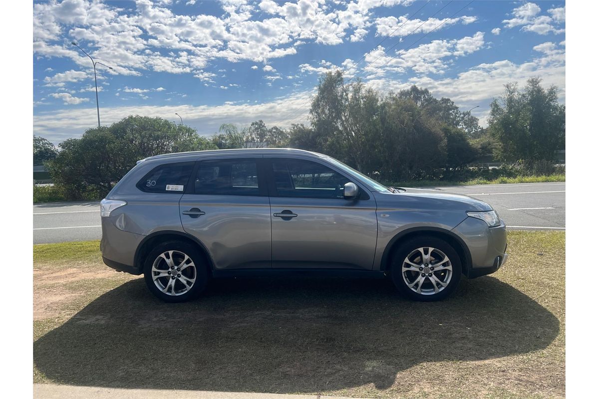 2014 Mitsubishi Outlander ES ZJ
